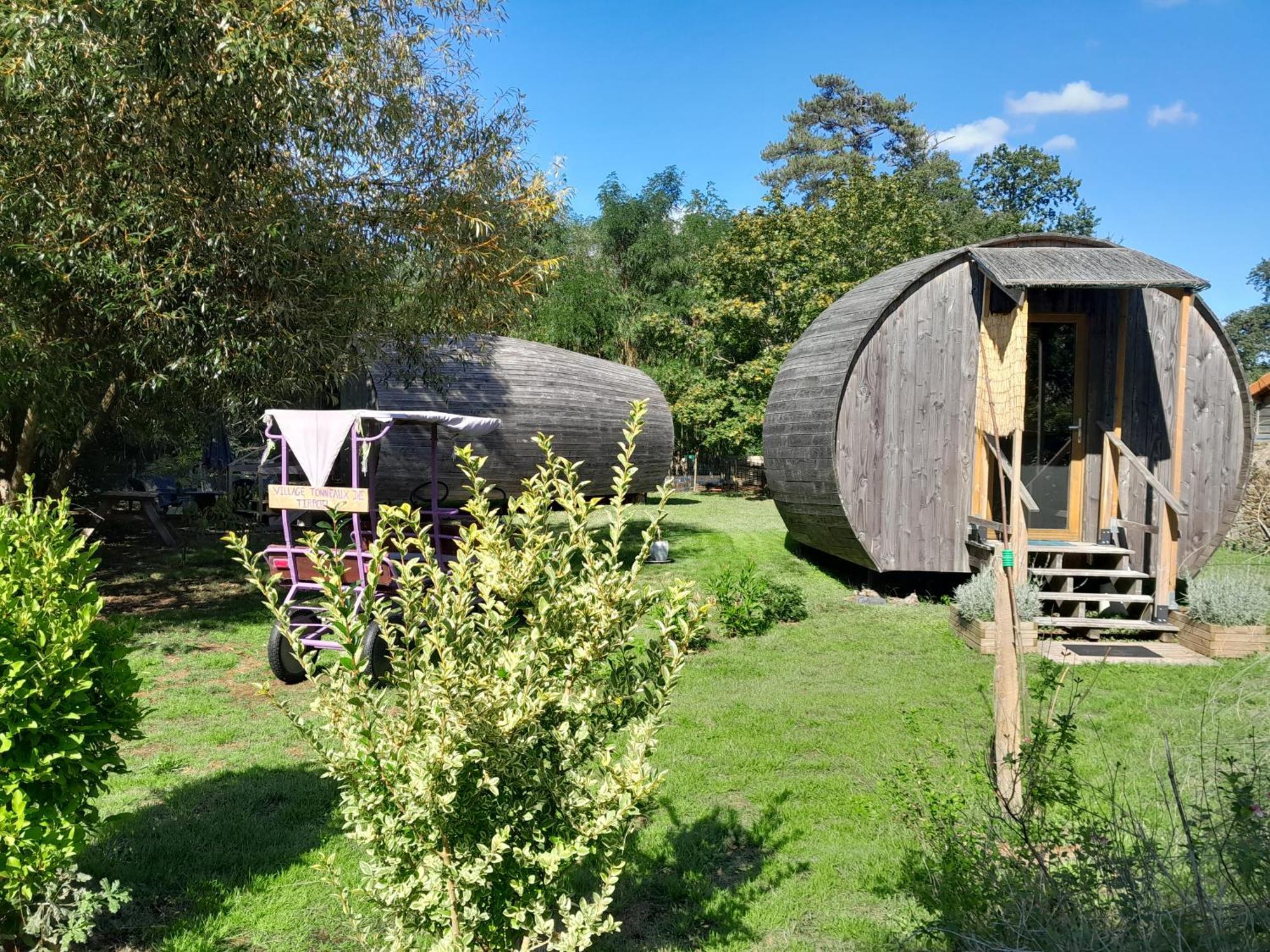 " Village Tonneaux De Tirpoil " Montilliers Exterior foto