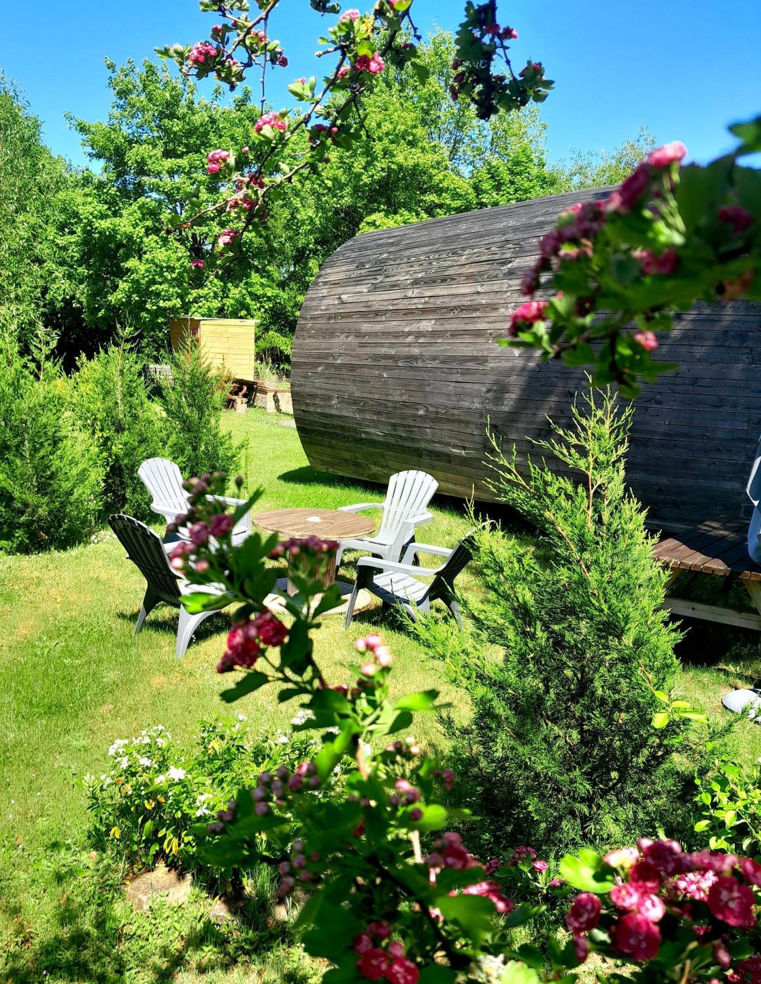 " Village Tonneaux De Tirpoil " Montilliers Exterior foto
